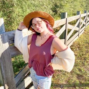 Meet your Posher, Avery